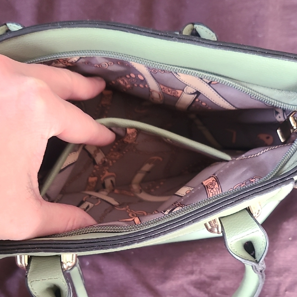 Small Green Tote- Handbag - Picture 4 of 13